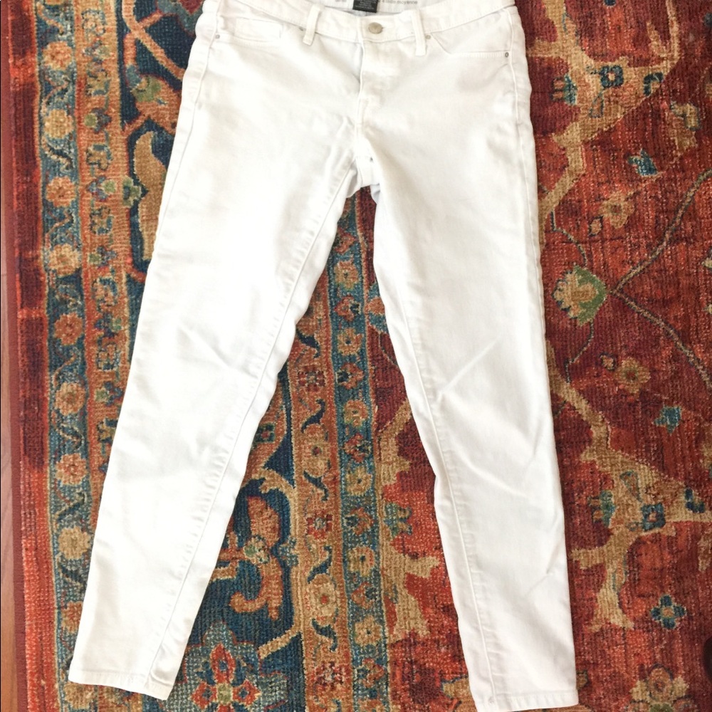 White skinny jeans